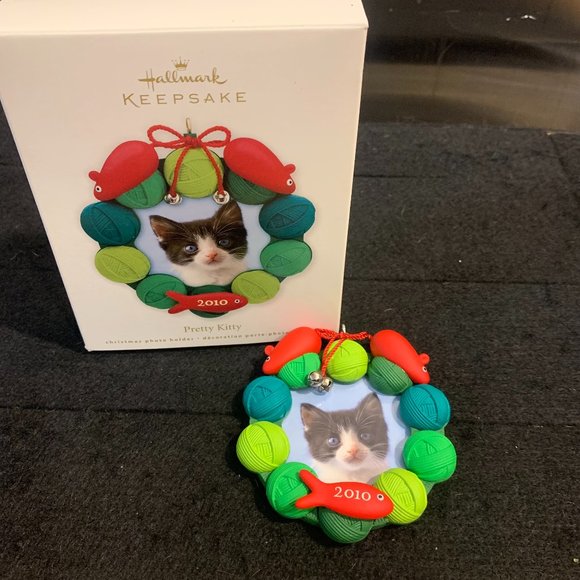 Keepsake Hallmark 2010 Pretty Kitty Ornament - Picture 1 of 1